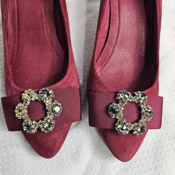 Harson Burgundy Encrusted Brooch Suedette Kitten Heel Pumps - Picture 3 of 10